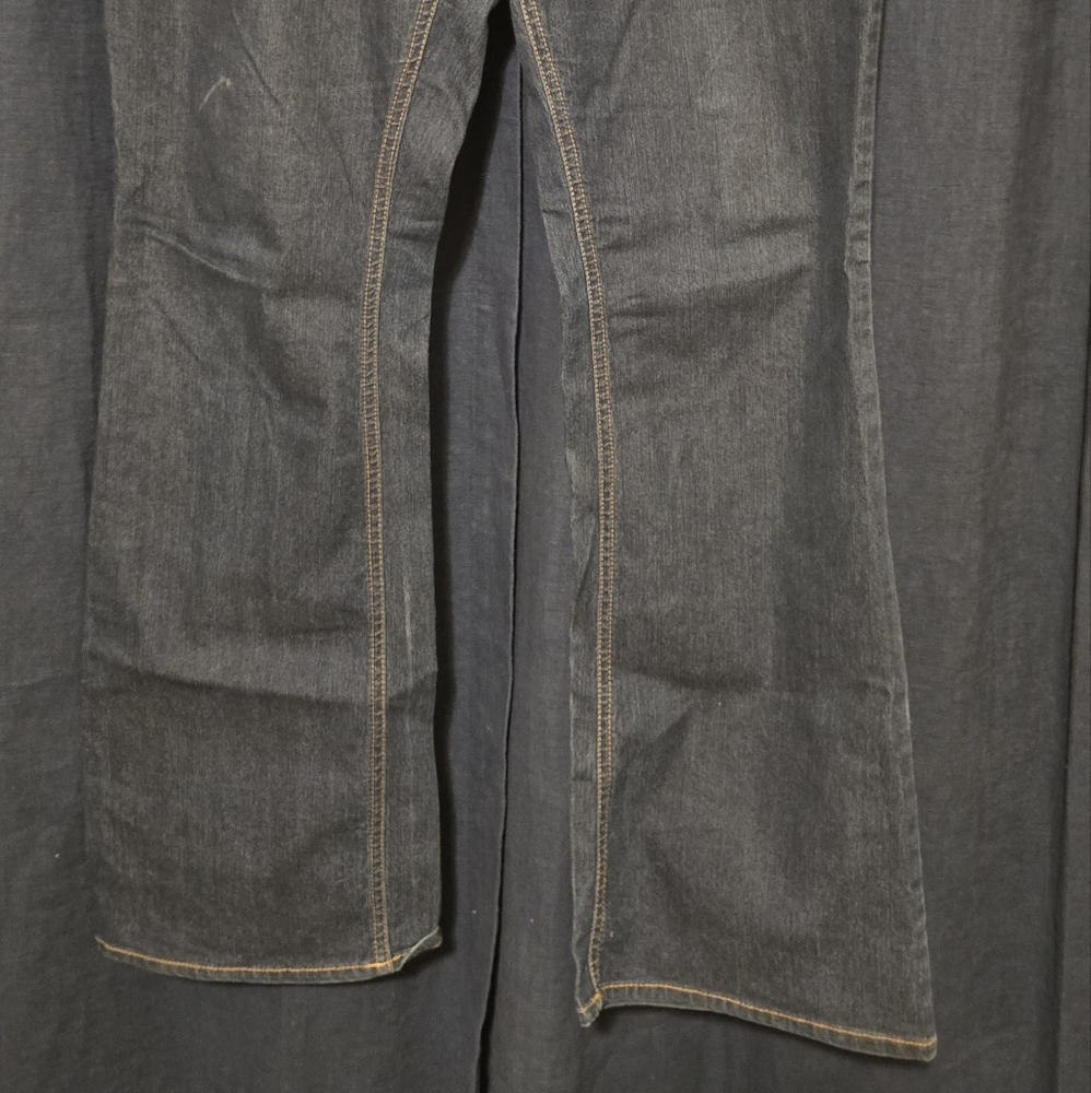 Daisy Fuentes Blue Skinny Jeans with Sleek Design
